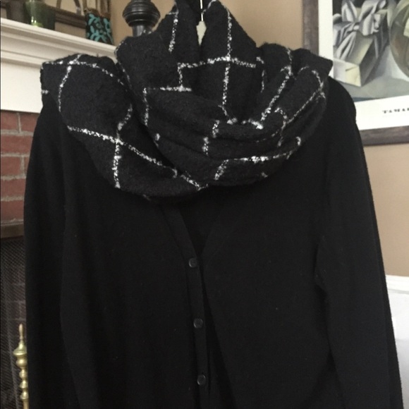 Cozy fall scarf/ wrap - window pane design - Picture 2 of 4